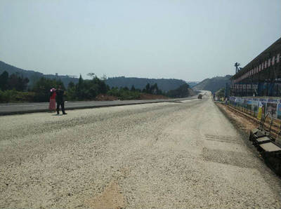 綿西高速路面工程有序推進(jìn) 年底將具備通行能力