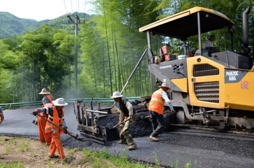 廣德市 竹鄉畫廊旅游 100 風景道公路 唐流 建平 路面改造工程正式進入瀝青面層攤鋪施工