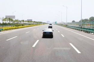 咸陽(yáng)國(guó)際機(jī)場(chǎng)專(zhuān)用高速公路完成路面施工