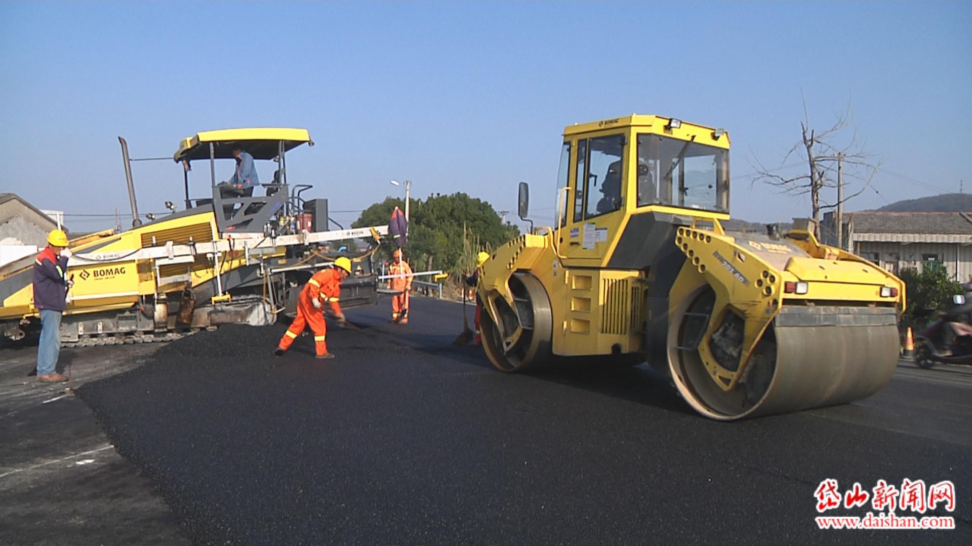 岱山海豐至浪仇線公路工程進(jìn)入路面瀝青攤鋪階段-岱山新聞網(wǎng)