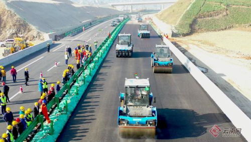 無人路面機群攤鋪 黑科技‘保山出道’，賦能路橋附屬工程建筑勞務分包新生態